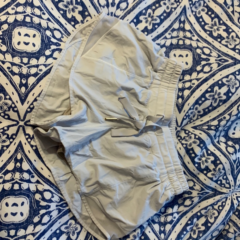 White lululemon shorts